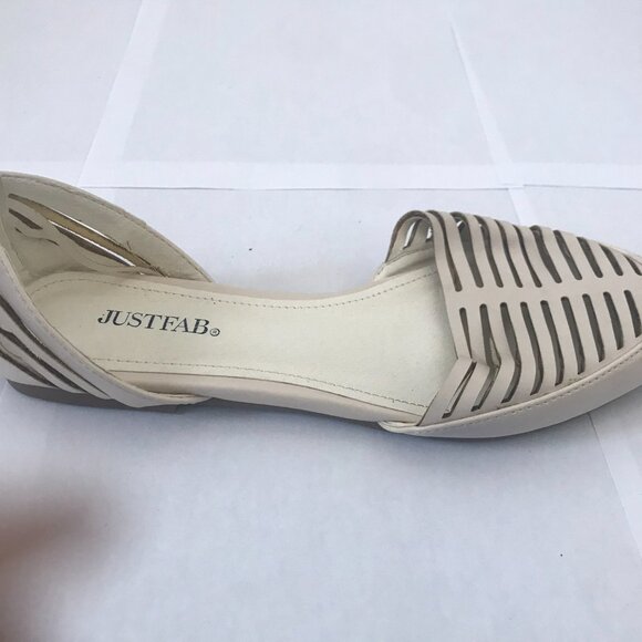 JustFab Cutout Flat - Picture 3 of 3